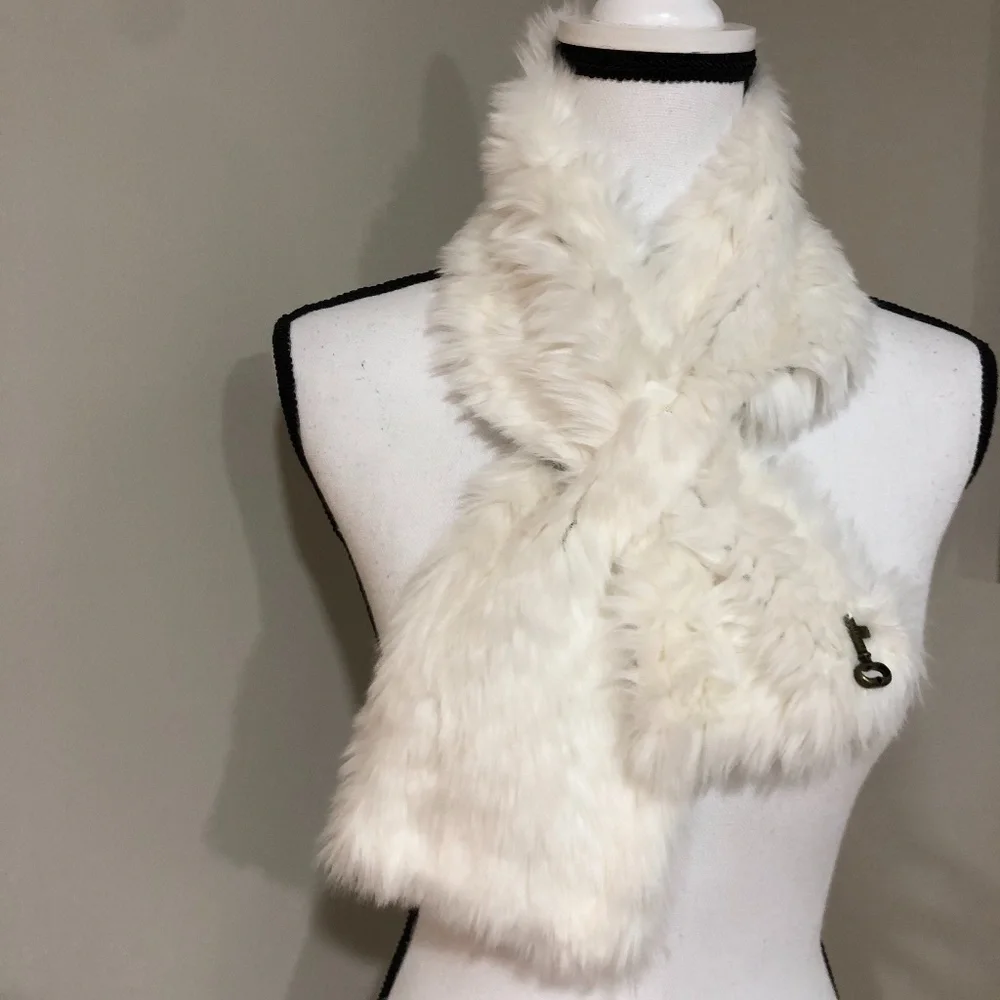 *FOSSIL* White Faux Fur Pull-Through Scarf